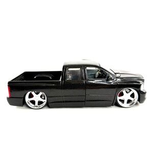 Jada Toys Dub City 2003 Black Shimmer Dodge Ram 1500 Truck 1/24 EU Doors Open